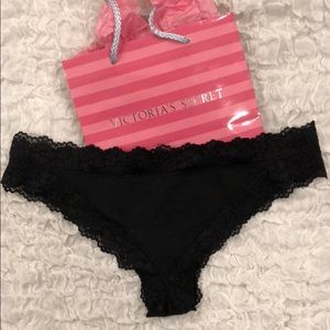 NIB VS Pink Lace Low Rise Cheeky Cheekster Panty L